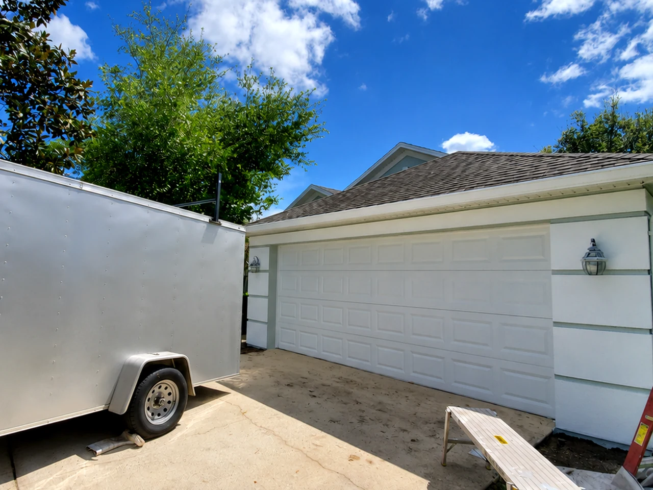 Freshly painted Florida home used for a spray and back roll guide