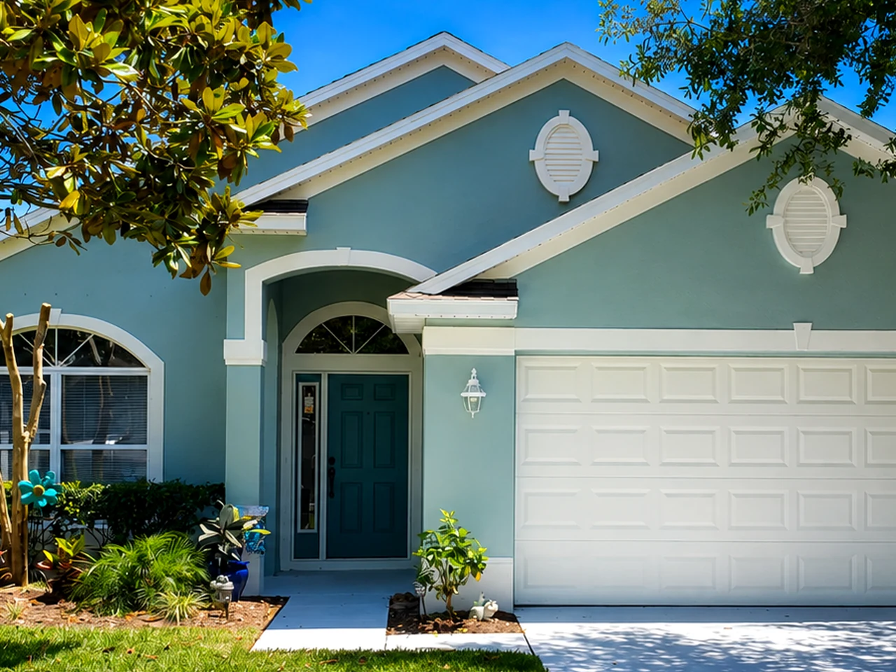 Freshly painted Florida home used on the page not found screen