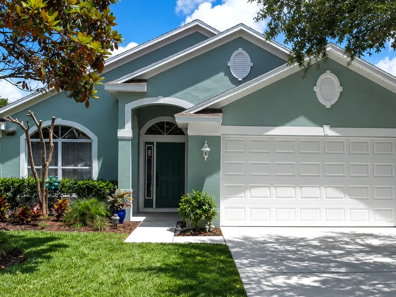 Freshly painted Florida home used on the painting resources page
