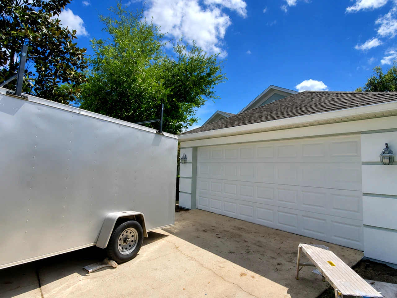 Freshly painted Florida home used for spray and back roll painting